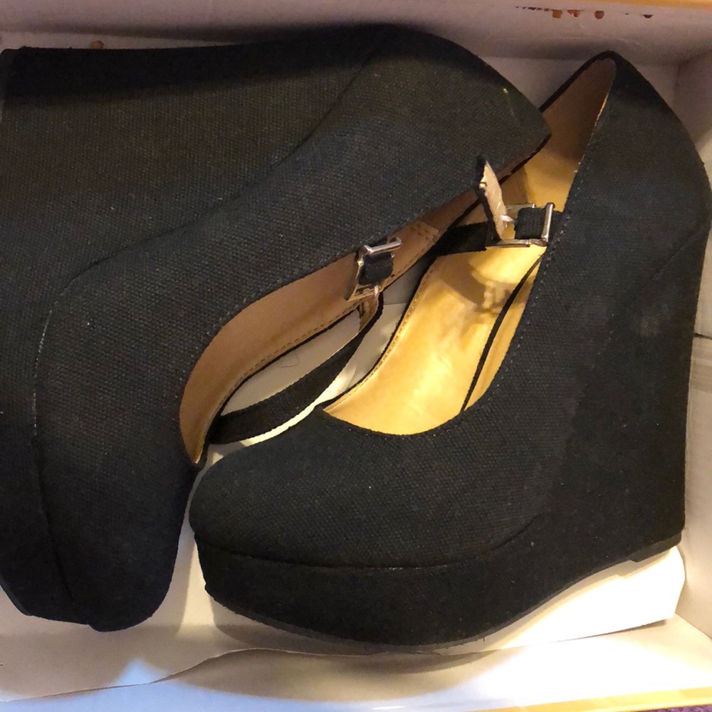 Black Wedges